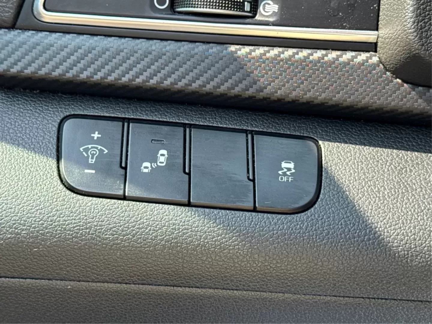 2018 Hyundai Elantra Sport (KMHD04LB6JU) with an 1.6L I-4 gasoline direct injection engine, located at 1099 N County Rd 25A, Troy, OH, 45373, (937) 908-9800, 40.057079, -84.212883 - Photo#17