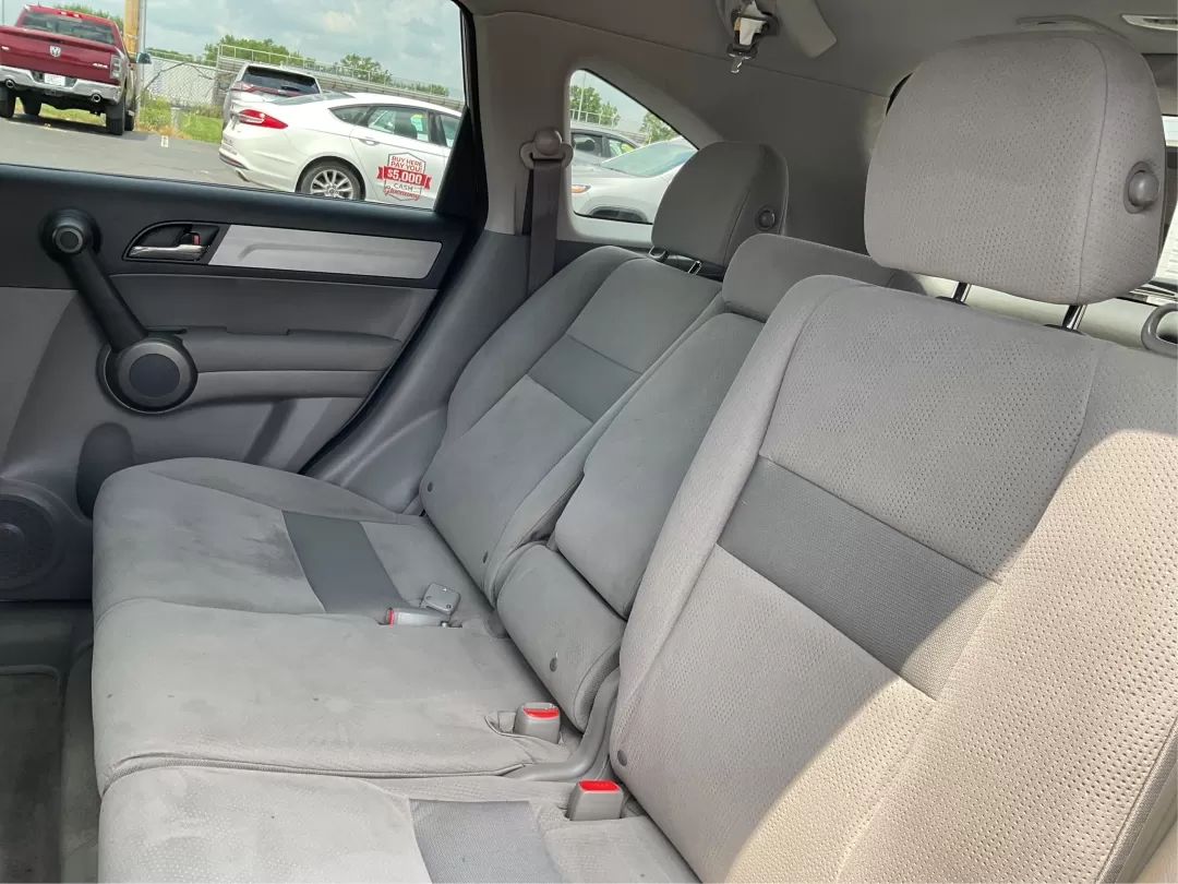 2010 Honda CR-V EX (5J6RE3H58AL) with an 2.4L I-4 DOHC engine, located at 880 E. National Road, Vandalia, OH, 45377, (937) 908-9800, 39.891918, -84.183594 - **Discover Your Next Adventure with the 2010 Honda CR-V EX from Advantage Car and Credit!**<br /> <br /> Are you ready to elevate your daily commute or embark on memorable weekend getaways? The 2010 Honda CR-V EX is the perfect companion for both the busy professional and the adventurous family. Wit - Photo#10