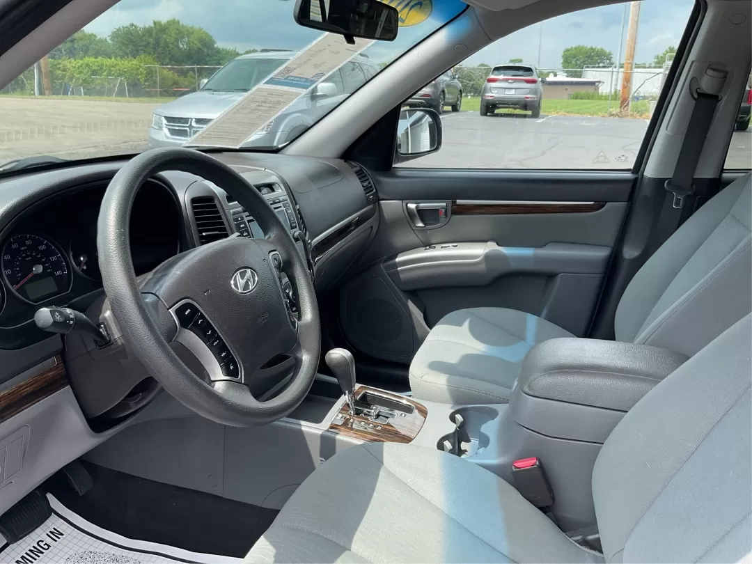 2010 Hyundai Santa Fe GLS (5NMSG3AB3AH) with an 2.4L I-4 DOHC engine, located at 1099 N County Rd 25A , Troy, OH, 45373, (937) 908-9800, 40.057079, -84.212883 - Photo#9