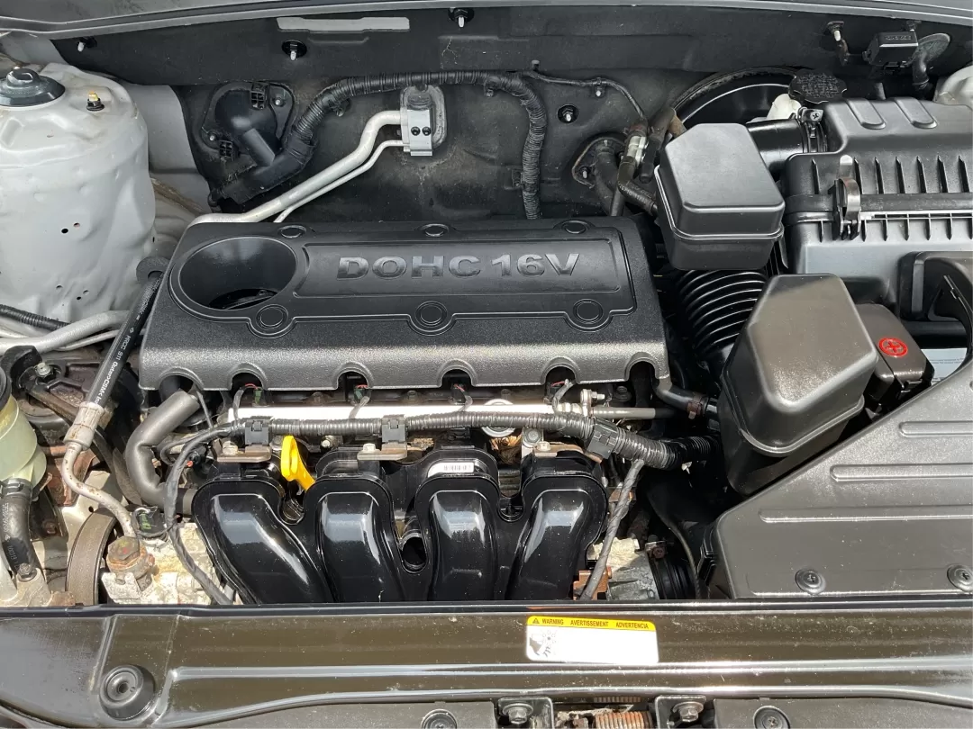 2010 Hyundai Santa Fe GLS (5NMSG3AB3AH) with an 2.4L I-4 DOHC engine, located at 1099 N County Rd 25A , Troy, OH, 45373, (937) 908-9800, 40.057079, -84.212883 - Photo#11