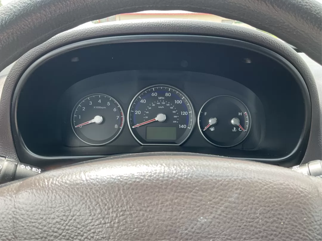 2010 Hyundai Santa Fe GLS (5NMSG3AB3AH) with an 2.4L I-4 DOHC engine, located at 1099 N County Rd 25A , Troy, OH, 45373, (937) 908-9800, 40.057079, -84.212883 - Photo#15
