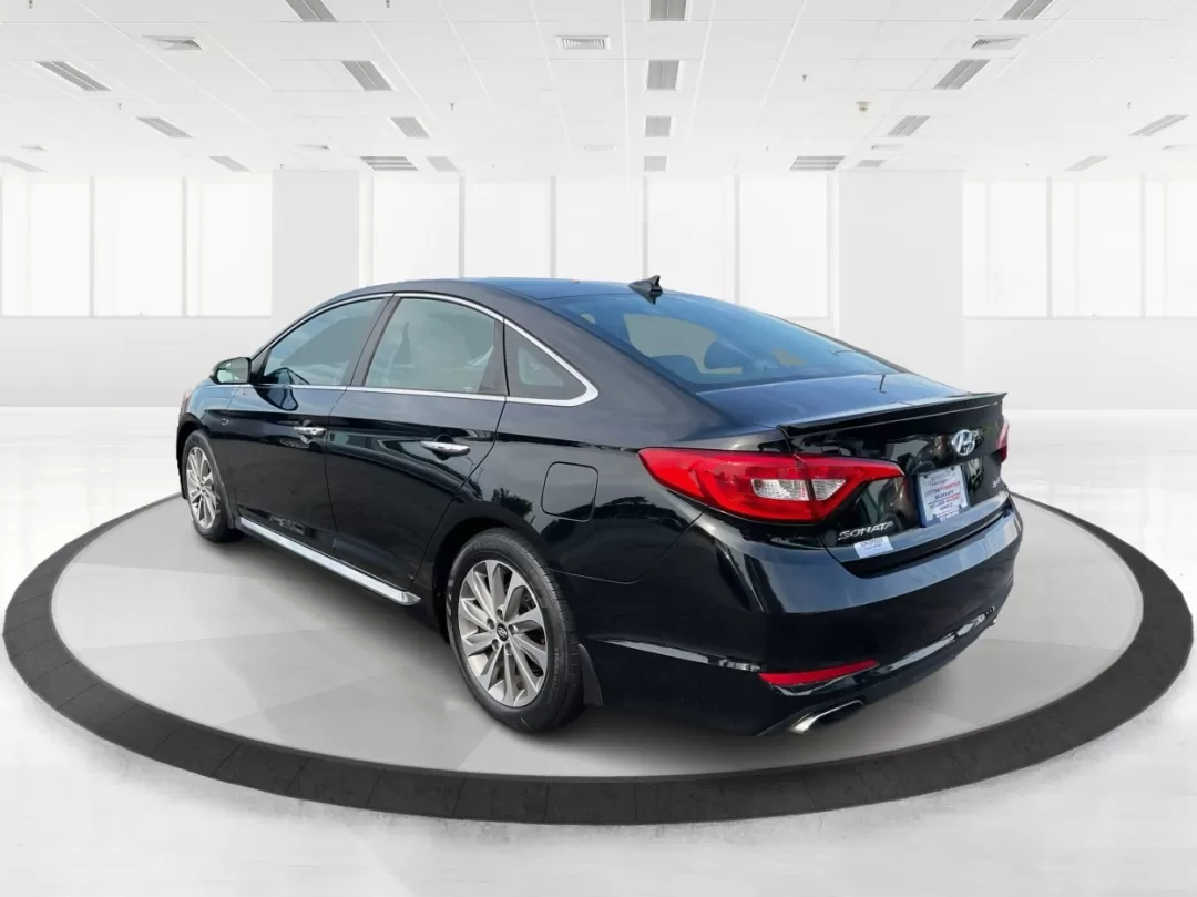 2017 Hyundai Sonata Sport (5NPE34AF9HH) with an 2.4L I-4 gasoline direct injection engine, located at 1230 East Main St, Xenia, OH, 45385, (937) 908-9800, 39.688026, -83.910172 - **Drive Your Dreams with the 2017 Hyundai Sonata Sport at Advantage Car and Credit!**<br /> <br /> Are you searching for the perfect vehicle that seamlessly blends style, comfort, and reliability? Look no further! The 2017 Hyundai Sonata Sport is not just a sedan; it's a lifestyle upgrade. Whether y - Photo#4