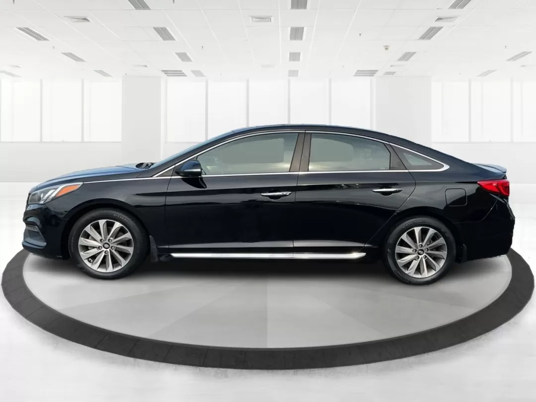 2017 Hyundai Sonata Sport (5NPE34AF9HH) with an 2.4L I-4 gasoline direct injection engine, located at 1230 East Main St, Xenia, OH, 45385, (937) 908-9800, 39.688026, -83.910172 - **Drive Your Dreams with the 2017 Hyundai Sonata Sport at Advantage Car and Credit!**<br /> <br /> Are you searching for the perfect vehicle that seamlessly blends style, comfort, and reliability? Look no further! The 2017 Hyundai Sonata Sport is not just a sedan; it's a lifestyle upgrade. Whether y - Photo#5