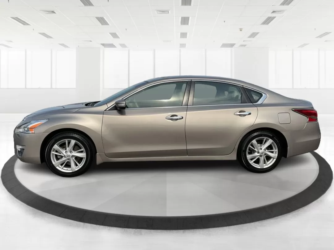2014 Nissan Altima 2.5 SL (1N4AL3AP7EC) with an 2.5L I-4 DOHC engine, located at 4508 South Dixie Dr, Moraine, OH, 45439, (937) 908-9800, 39.689976, -84.218452 - Experience the perfect blend of comfort and reliability with the 2014 Nissan Altima 2.5 SL, available at Advantage Car and Credit in Fairborn, OH. This sedan is not just a means of transportation; it's a lifestyle choice for those who value efficiency and style, making it ideal for long commutes or - Photo#5