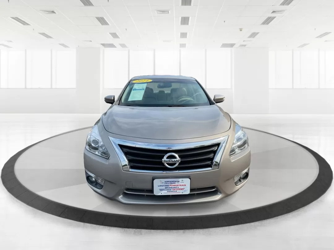 2014 Nissan Altima 2.5 SL (1N4AL3AP7EC) with an 2.5L I-4 DOHC engine, located at 4508 South Dixie Dr, Moraine, OH, 45439, (937) 908-9800, 39.689976, -84.218452 - Experience the perfect blend of comfort and reliability with the 2014 Nissan Altima 2.5 SL, available at Advantage Car and Credit in Fairborn, OH. This sedan is not just a means of transportation; it's a lifestyle choice for those who value efficiency and style, making it ideal for long commutes or - Photo#7