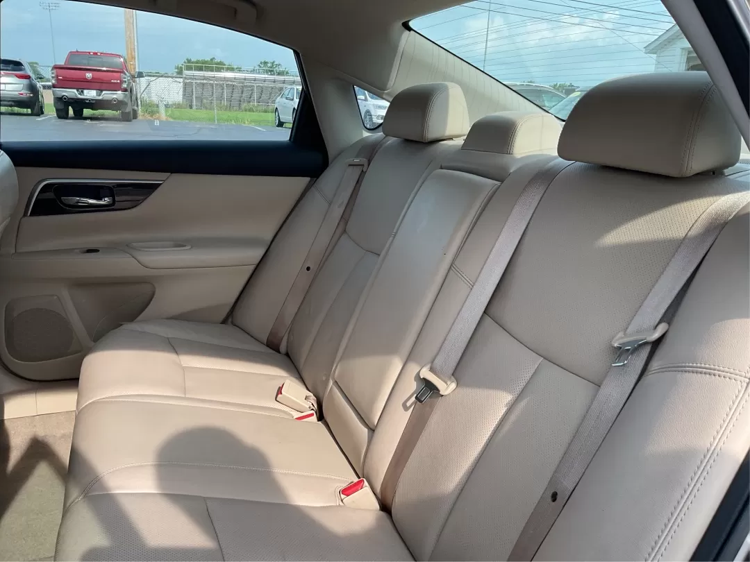 2014 Nissan Altima 2.5 SL (1N4AL3AP7EC) with an 2.5L I-4 DOHC engine, located at 4508 South Dixie Dr, Moraine, OH, 45439, (937) 908-9800, 39.689976, -84.218452 - Experience the perfect blend of comfort and reliability with the 2014 Nissan Altima 2.5 SL, available at Advantage Car and Credit in Fairborn, OH. This sedan is not just a means of transportation; it's a lifestyle choice for those who value efficiency and style, making it ideal for long commutes or - Photo#10