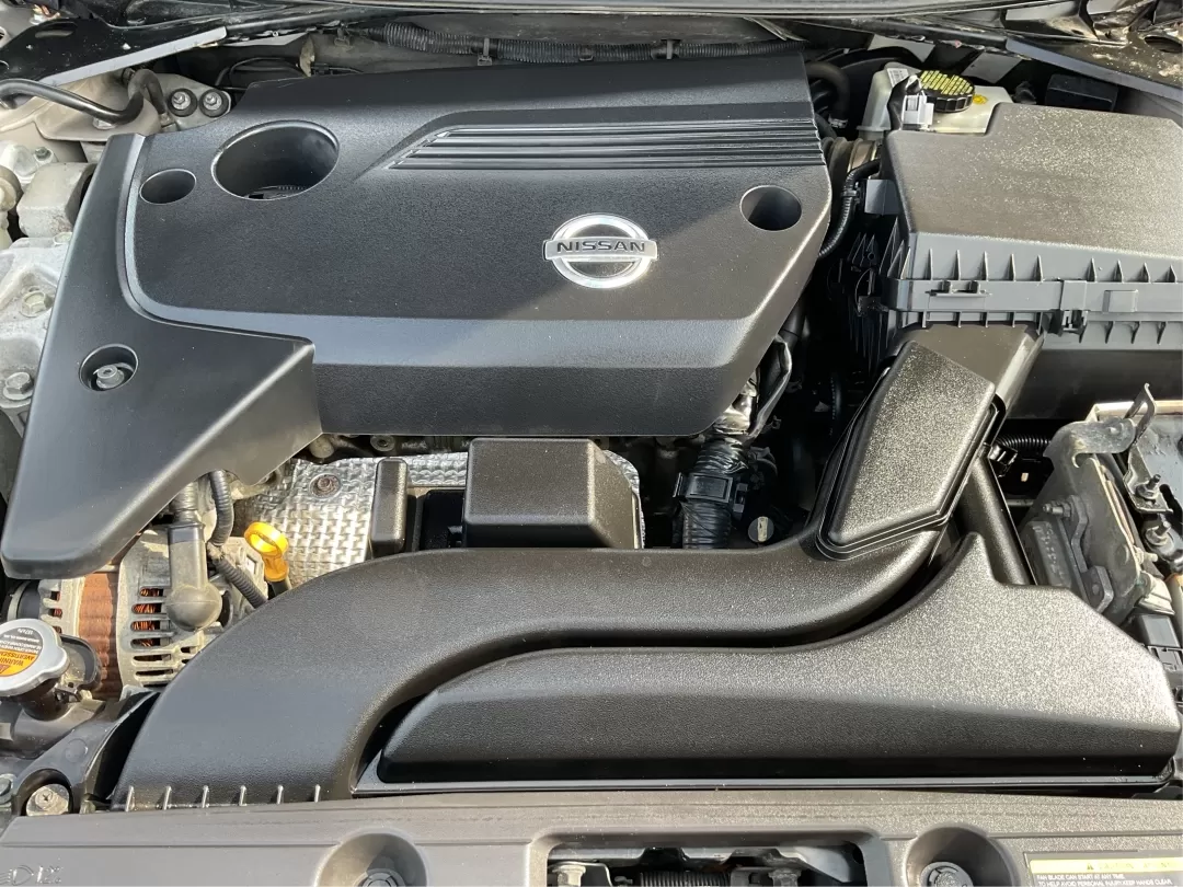 2014 Nissan Altima 2.5 SL (1N4AL3AP7EC) with an 2.5L I-4 DOHC engine, located at 4508 South Dixie Dr, Moraine, OH, 45439, (937) 908-9800, 39.689976, -84.218452 - Experience the perfect blend of comfort and reliability with the 2014 Nissan Altima 2.5 SL, available at Advantage Car and Credit in Fairborn, OH. This sedan is not just a means of transportation; it's a lifestyle choice for those who value efficiency and style, making it ideal for long commutes or - Photo#11