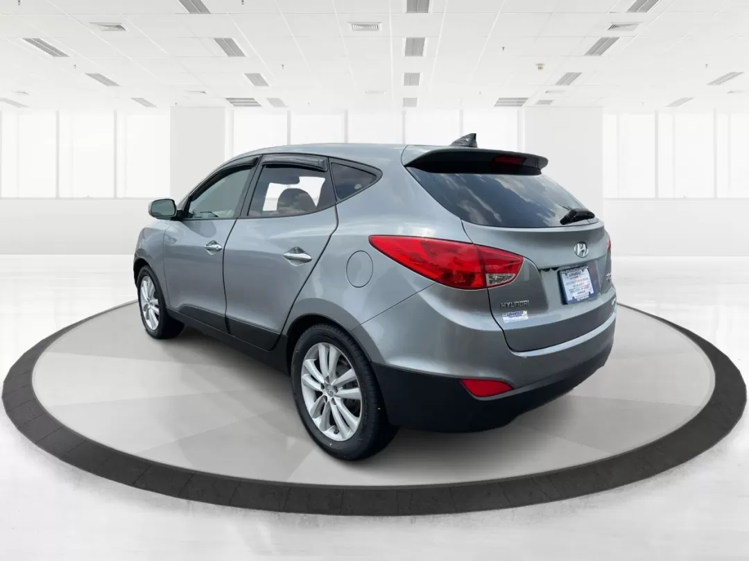 2010 Hyundai Tucson Limited (KM8JUCAC0AU) with an Theta II 2.4L I-4 DOHC engine, located at 4508 South Dixie Dr, Moraine, OH, 45439, (937) 908-9800, 39.689976, -84.218452 - **Adventure Awaits with the 2010 Hyundai Tucson Limited at Advantage Car and Credit!**<br /> <br /> Are you ready to embark on new adventures with your family or explore the great outdoors? The 2010 Hyundai Tucson Limited is the perfect companion for anyone who craves versatility and comfort-ideal f - Photo#4