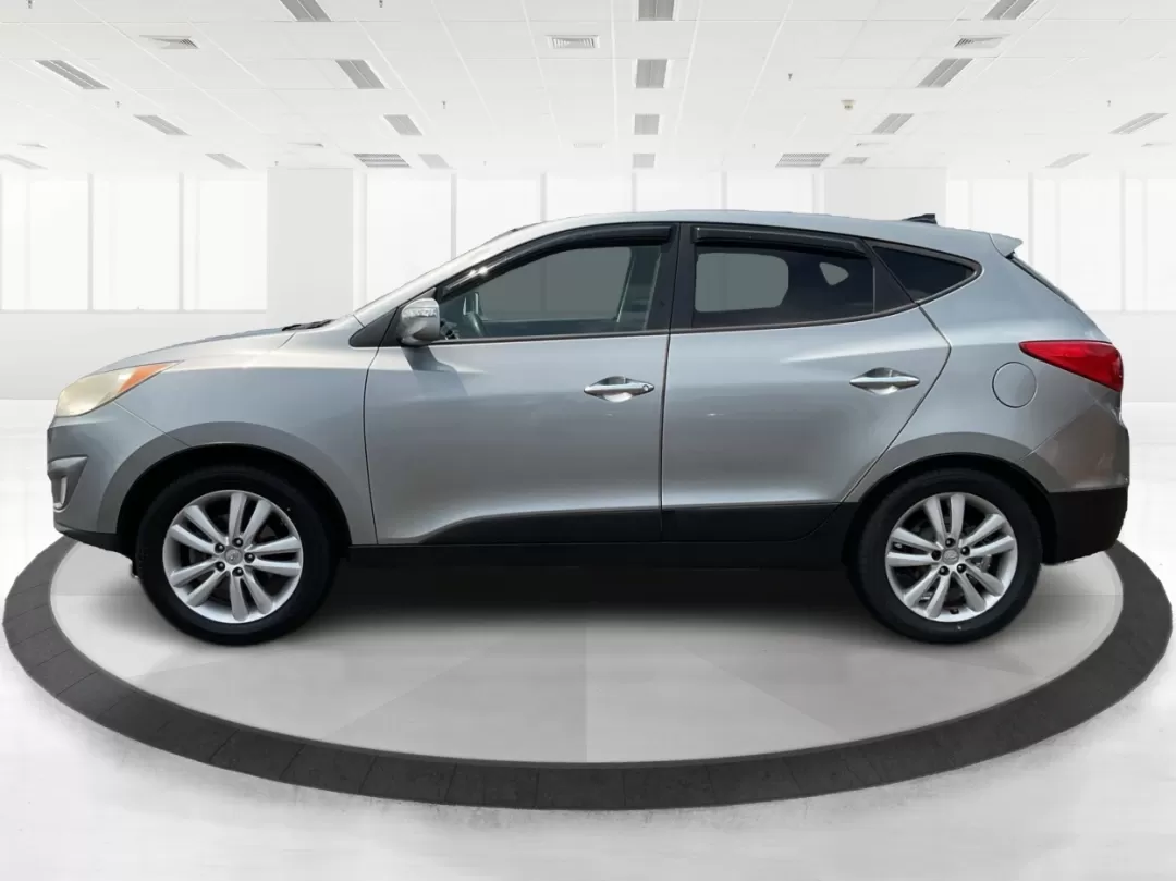 2010 Hyundai Tucson Limited (KM8JUCAC0AU) with an Theta II 2.4L I-4 DOHC engine, located at 4508 South Dixie Dr, Moraine, OH, 45439, (937) 908-9800, 39.689976, -84.218452 - **Adventure Awaits with the 2010 Hyundai Tucson Limited at Advantage Car and Credit!**<br /> <br /> Are you ready to embark on new adventures with your family or explore the great outdoors? The 2010 Hyundai Tucson Limited is the perfect companion for anyone who craves versatility and comfort-ideal f - Photo#5