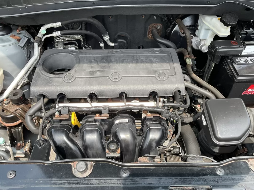 2010 Hyundai Tucson Limited (KM8JUCAC0AU) with an Theta II 2.4L I-4 DOHC engine, located at 4508 South Dixie Dr, Moraine, OH, 45439, (937) 908-9800, 39.689976, -84.218452 - **Adventure Awaits with the 2010 Hyundai Tucson Limited at Advantage Car and Credit!**<br /> <br /> Are you ready to embark on new adventures with your family or explore the great outdoors? The 2010 Hyundai Tucson Limited is the perfect companion for anyone who craves versatility and comfort-ideal f - Photo#11