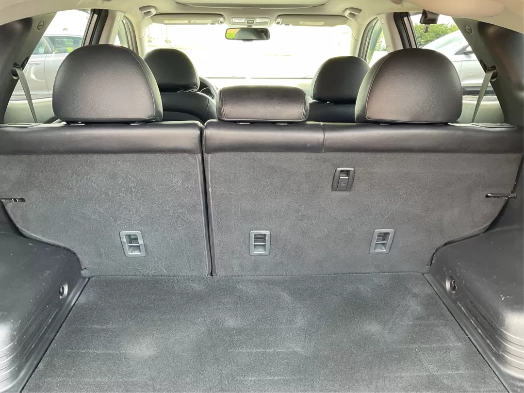 2010 Hyundai Tucson Limited (KM8JUCAC0AU) with an Theta II 2.4L I-4 DOHC engine, located at 4508 South Dixie Dr, Moraine, OH, 45439, (937) 908-9800, 39.689976, -84.218452 - **Adventure Awaits with the 2010 Hyundai Tucson Limited at Advantage Car and Credit!**<br /> <br /> Are you ready to embark on new adventures with your family or explore the great outdoors? The 2010 Hyundai Tucson Limited is the perfect companion for anyone who craves versatility and comfort-ideal f - Photo#12