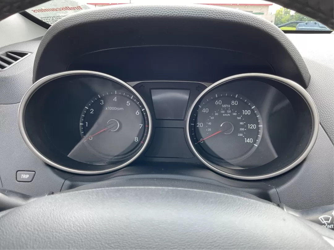 2010 Hyundai Tucson Limited (KM8JUCAC0AU) with an Theta II 2.4L I-4 DOHC engine, located at 4508 South Dixie Dr, Moraine, OH, 45439, (937) 908-9800, 39.689976, -84.218452 - **Adventure Awaits with the 2010 Hyundai Tucson Limited at Advantage Car and Credit!**<br /> <br /> Are you ready to embark on new adventures with your family or explore the great outdoors? The 2010 Hyundai Tucson Limited is the perfect companion for anyone who craves versatility and comfort-ideal f - Photo#15