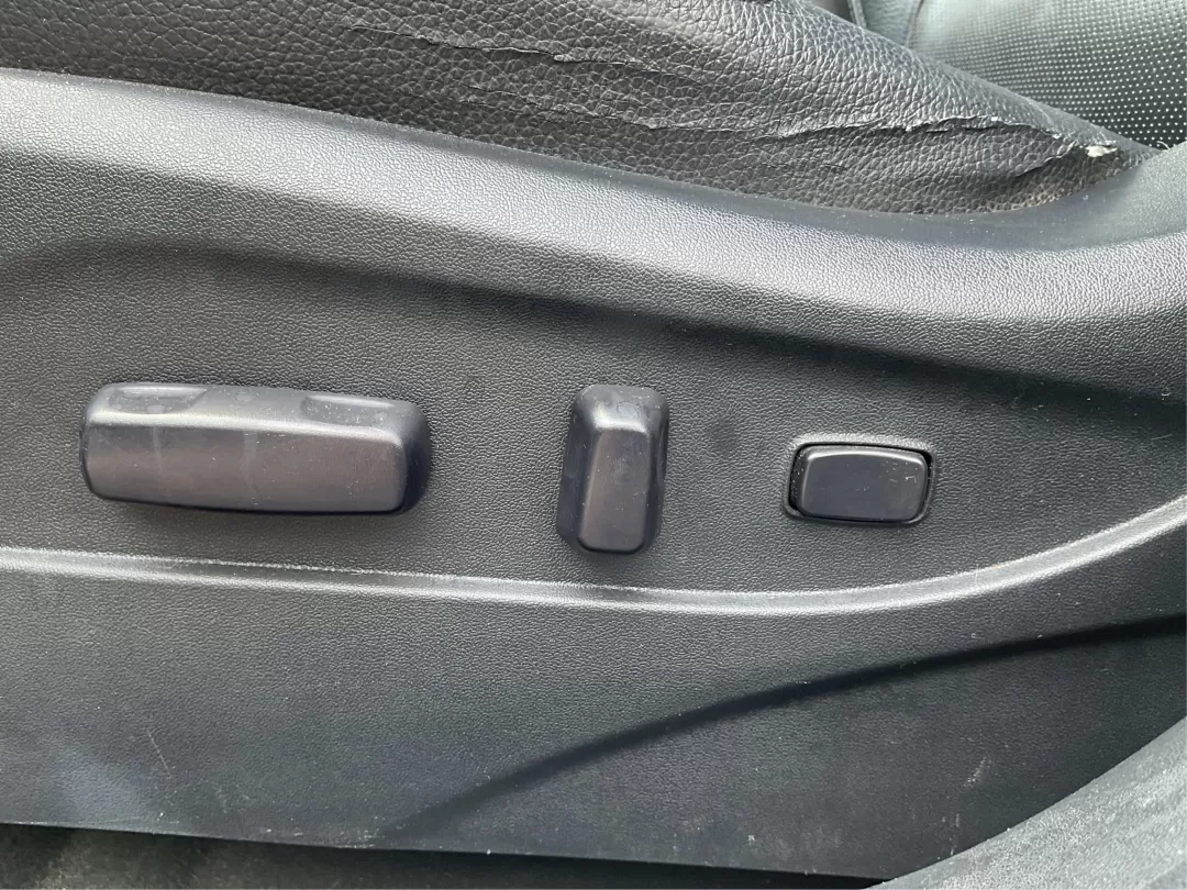 2010 Hyundai Tucson Limited (KM8JUCAC0AU) with an Theta II 2.4L I-4 DOHC engine, located at 4508 South Dixie Dr, Moraine, OH, 45439, (937) 908-9800, 39.689976, -84.218452 - **Adventure Awaits with the 2010 Hyundai Tucson Limited at Advantage Car and Credit!**<br /> <br /> Are you ready to embark on new adventures with your family or explore the great outdoors? The 2010 Hyundai Tucson Limited is the perfect companion for anyone who craves versatility and comfort-ideal f - Photo#17
