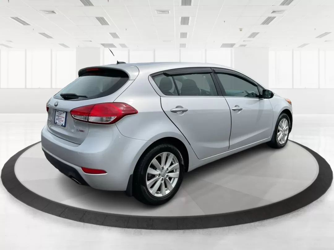 2014 Kia Forte EX (KNAFX5A88E5) with an 2L I-4 gasoline direct injection engine, located at 401 Woodman Dr, Riverside, OH, 45431, (937) 908-9800, 39.760899, -84.123421 - **Discover Your Next Adventure with the 2014 Kia Forte EX at Advantage Car and Credit!**<br /> <br /> Are you ready to elevate your daily commute or embark on weekend adventures? The 2014 Kia Forte EX is the perfect companion, whether you're navigating the bustling streets of Fairborn, OH, or hittin - Photo#2