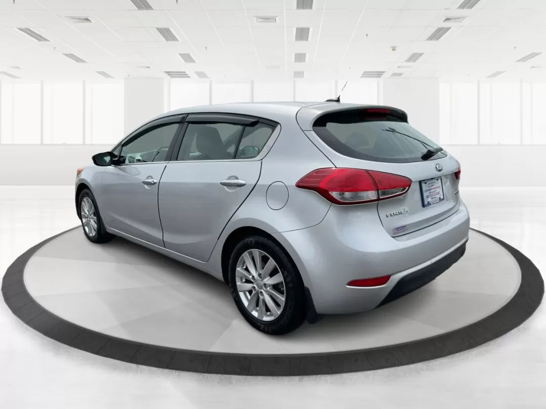 2014 Kia Forte EX (KNAFX5A88E5) with an 2L I-4 gasoline direct injection engine, located at 401 Woodman Dr, Riverside, OH, 45431, (937) 908-9800, 39.760899, -84.123421 - **Discover Your Next Adventure with the 2014 Kia Forte EX at Advantage Car and Credit!**<br /> <br /> Are you ready to elevate your daily commute or embark on weekend adventures? The 2014 Kia Forte EX is the perfect companion, whether you're navigating the bustling streets of Fairborn, OH, or hittin - Photo#4