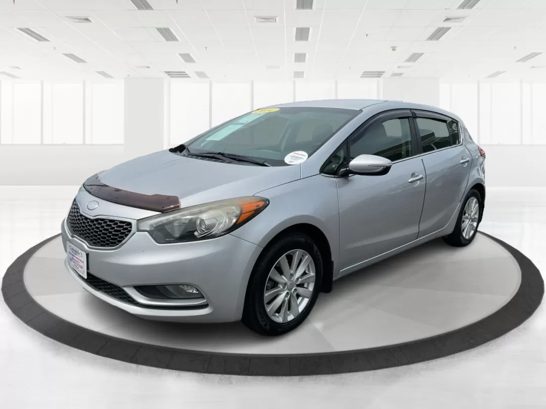2014 Kia Forte EX (KNAFX5A88E5) with an 2L I-4 gasoline direct injection engine, located at 401 Woodman Dr, Riverside, OH, 45431, (937) 908-9800, 39.760899, -84.123421 - **Discover Your Next Adventure with the 2014 Kia Forte EX at Advantage Car and Credit!**<br /> <br /> Are you ready to elevate your daily commute or embark on weekend adventures? The 2014 Kia Forte EX is the perfect companion, whether you're navigating the bustling streets of Fairborn, OH, or hittin - Photo#8