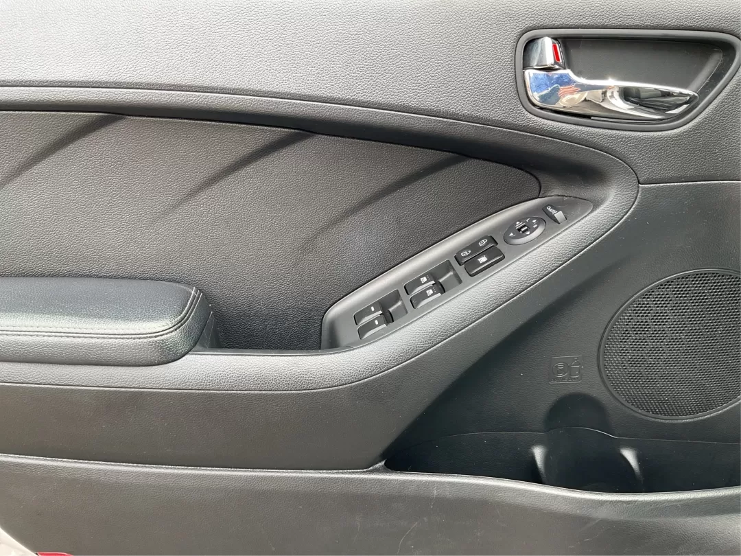 2014 Kia Forte EX (KNAFX5A88E5) with an 2L I-4 gasoline direct injection engine, located at 401 Woodman Dr, Riverside, OH, 45431, (937) 908-9800, 39.760899, -84.123421 - **Discover Your Next Adventure with the 2014 Kia Forte EX at Advantage Car and Credit!**<br /> <br /> Are you ready to elevate your daily commute or embark on weekend adventures? The 2014 Kia Forte EX is the perfect companion, whether you're navigating the bustling streets of Fairborn, OH, or hittin - Photo#17