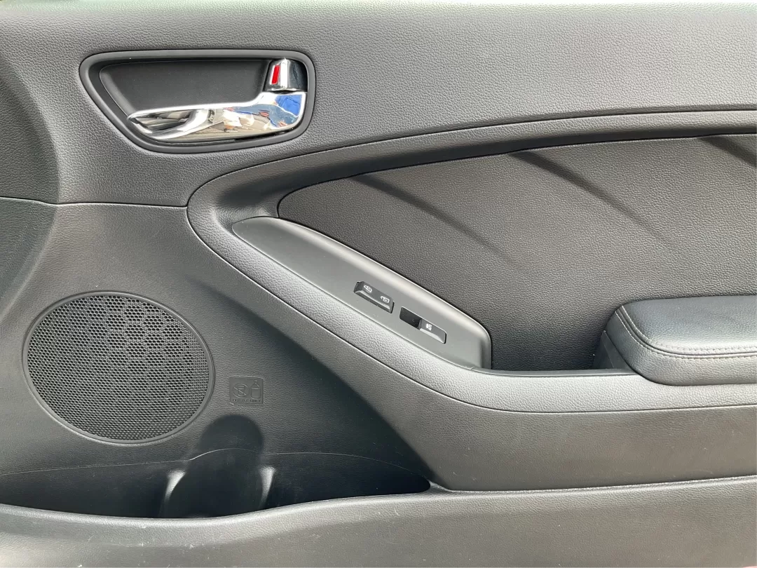 2014 Kia Forte EX (KNAFX5A88E5) with an 2L I-4 gasoline direct injection engine, located at 401 Woodman Dr, Riverside, OH, 45431, (937) 908-9800, 39.760899, -84.123421 - **Discover Your Next Adventure with the 2014 Kia Forte EX at Advantage Car and Credit!**<br /> <br /> Are you ready to elevate your daily commute or embark on weekend adventures? The 2014 Kia Forte EX is the perfect companion, whether you're navigating the bustling streets of Fairborn, OH, or hittin - Photo#18