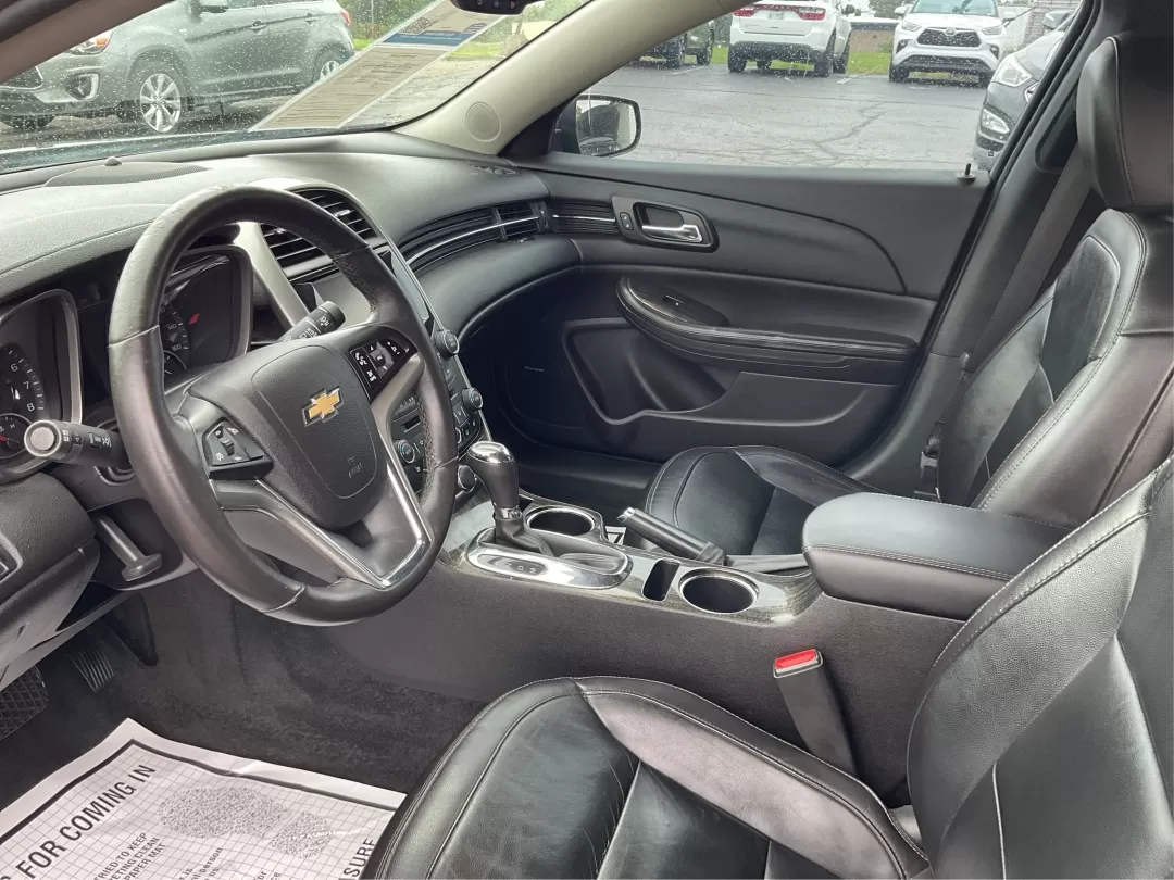 2015 Chevrolet Malibu 2LT (1G11D5SL9FF) with an ECOTEC 2.5L I-4 gasoline direct injection engine, located at 1099 N County Rd 25A , Troy, OH, 45373, (937) 908-9800, 40.057079, -84.212883 - Discover the perfect blend of style, performance, and affordability with the 2015 Chevrolet Malibu 2LT, available now at Advantage Car and Credit in Fairborn, OH. Whether you're commuting to work, ferrying the kids to school, or planning weekend getaways, this reliable sedan is designed to enhance y - Photo#9