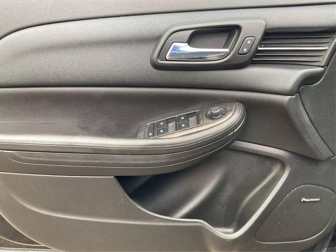 2015 Chevrolet Malibu 2LT (1G11D5SL9FF) with an ECOTEC 2.5L I-4 gasoline direct injection engine, located at 1099 N County Rd 25A , Troy, OH, 45373, (937) 908-9800, 40.057079, -84.212883 - Discover the perfect blend of style, performance, and affordability with the 2015 Chevrolet Malibu 2LT, available now at Advantage Car and Credit in Fairborn, OH. Whether you're commuting to work, ferrying the kids to school, or planning weekend getaways, this reliable sedan is designed to enhance y - Photo#19