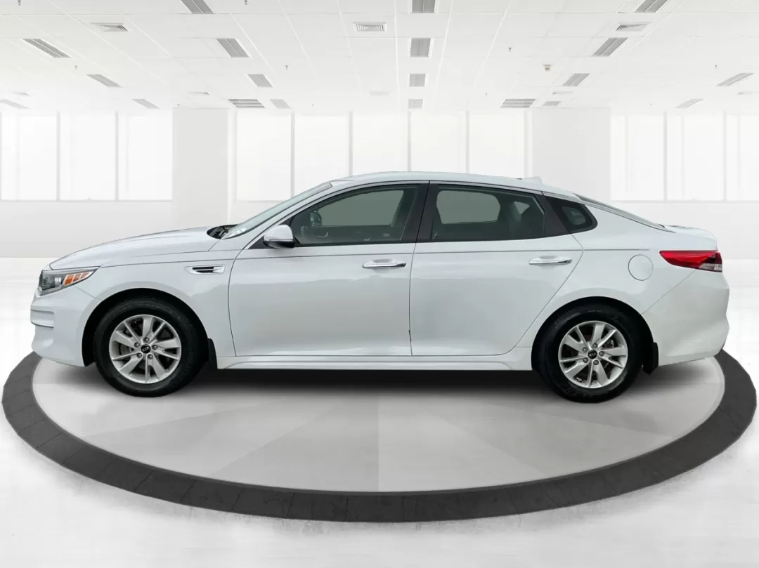 2018 Kia Optima LX (5XXGT4L35JG) with an Theta II 2.4L I-4 gasoline direct injection engine, located at 1951 S Dayton Lakeview Rd., New Carlisle, OH, 45344, (937) 908-9800, 39.890999, -84.050255 - Discover the perfect blend of style, safety, and affordability with this stunning 2018 Kia Optima LX, available now at Advantage Car and Credit in Fairborn, OH. This sedan is not just a car; it's your companion for all of life's adventures. Whether you're commuting to work, shuttling the kids to sch - Photo#5