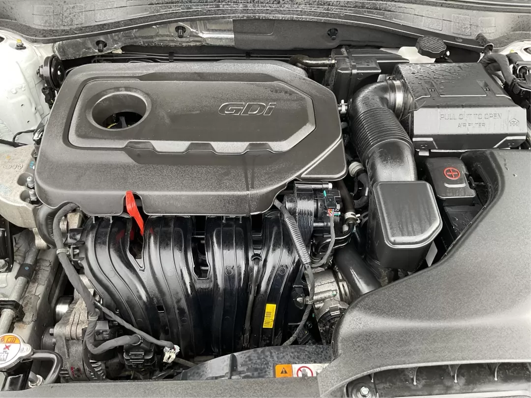 2018 Kia Optima LX (5XXGT4L35JG) with an Theta II 2.4L I-4 gasoline direct injection engine, located at 1951 S Dayton Lakeview Rd., New Carlisle, OH, 45344, (937) 908-9800, 39.890999, -84.050255 - Discover the perfect blend of style, safety, and affordability with this stunning 2018 Kia Optima LX, available now at Advantage Car and Credit in Fairborn, OH. This sedan is not just a car; it's your companion for all of life's adventures. Whether you're commuting to work, shuttling the kids to sch - Photo#11