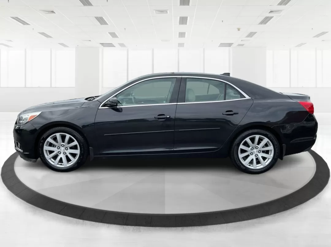 2015 Chevrolet Malibu 2LT (1G11D5SL3FF) with an ECOTEC 2.5L I-4 gasoline direct injection engine, located at 401 Woodman Dr, Riverside, OH, 45431, (937) 908-9800, 39.760899, -84.123421 - **Unleash Your Daily Adventures with the 2015 Chevrolet Malibu 2LT at Advantage Car and Credit in Fairborn, OH!**<br /> <br /> Are you looking for a reliable vehicle that perfectly blends comfort, style, and affordability? Look no further! The 2015 Chevrolet Malibu 2LT is the ideal companion for any - Photo#5