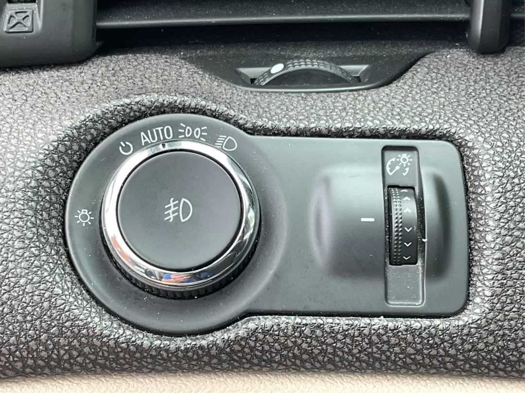 2015 Chevrolet Malibu 2LT (1G11D5SL3FF) with an ECOTEC 2.5L I-4 gasoline direct injection engine, located at 401 Woodman Dr, Riverside, OH, 45431, (937) 908-9800, 39.760899, -84.123421 - **Unleash Your Daily Adventures with the 2015 Chevrolet Malibu 2LT at Advantage Car and Credit in Fairborn, OH!**<br /> <br /> Are you looking for a reliable vehicle that perfectly blends comfort, style, and affordability? Look no further! The 2015 Chevrolet Malibu 2LT is the ideal companion for any - Photo#17
