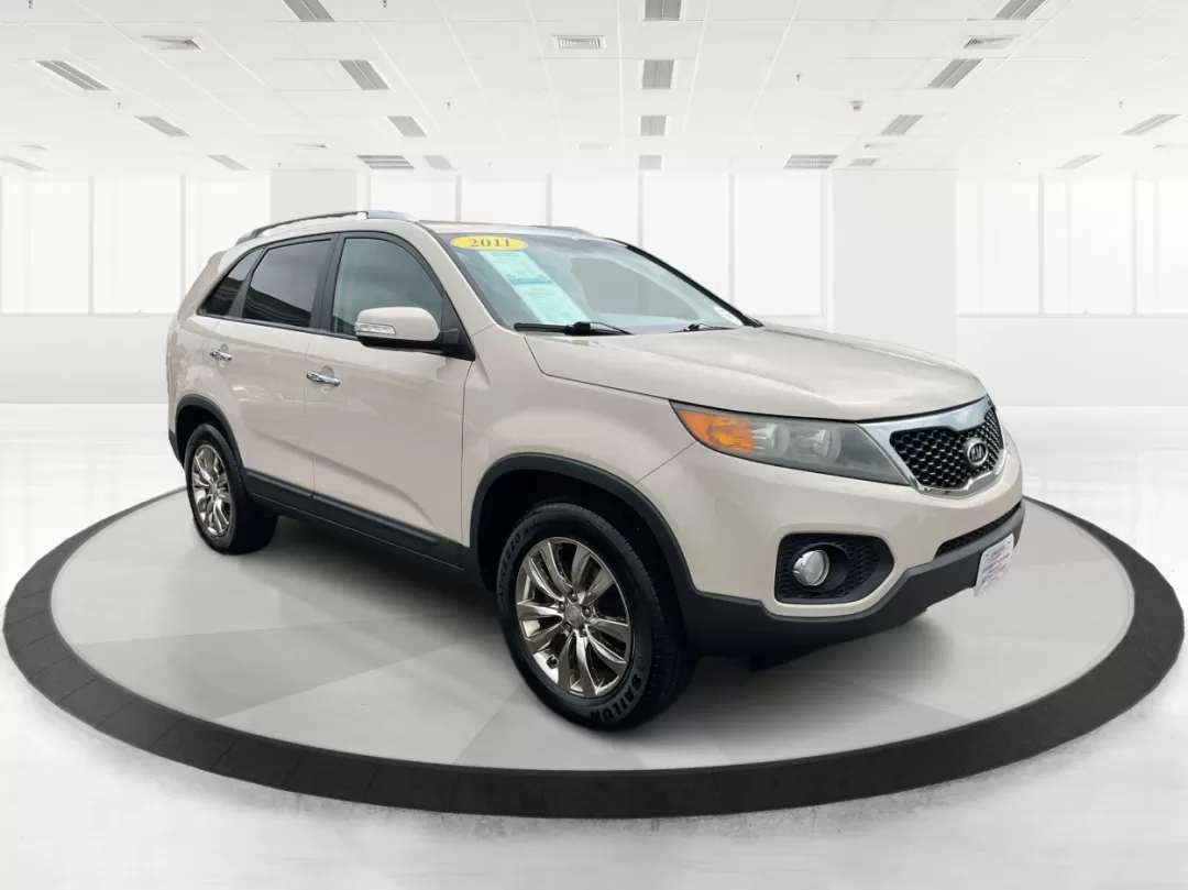 2011 Kia Sorento EX (5XYKU4A11BG) with an 2.4L I-4 DOHC engine, located at 880 E. National Road, Vandalia, OH, 45377, (937) 908-9800, 39.891918, -84.183594 - Are you ready to elevate your family's adventures while keeping comfort and safety at the forefront? Look no further than this 2011 Kia Sorento EX, available now at Advantage Car and Credit, your trusted Buy Here Pay Here dealership located at 1184 Kauffman Ave, Fairborn, OH 45324. With guaranteed a - Photo#0