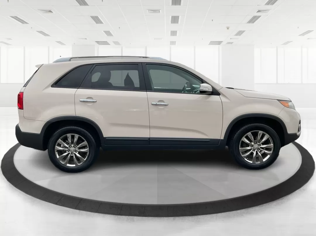 2011 Kia Sorento EX (5XYKU4A11BG) with an 2.4L I-4 DOHC engine, located at 880 E. National Road, Vandalia, OH, 45377, (937) 908-9800, 39.891918, -84.183594 - Are you ready to elevate your family's adventures while keeping comfort and safety at the forefront? Look no further than this 2011 Kia Sorento EX, available now at Advantage Car and Credit, your trusted Buy Here Pay Here dealership located at 1184 Kauffman Ave, Fairborn, OH 45324. With guaranteed a - Photo#1