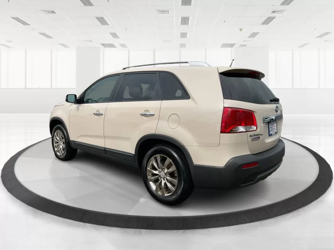 2011 Kia Sorento EX (5XYKU4A11BG) with an 2.4L I-4 DOHC engine, located at 880 E. National Road, Vandalia, OH, 45377, (937) 908-9800, 39.891918, -84.183594 - Are you ready to elevate your family's adventures while keeping comfort and safety at the forefront? Look no further than this 2011 Kia Sorento EX, available now at Advantage Car and Credit, your trusted Buy Here Pay Here dealership located at 1184 Kauffman Ave, Fairborn, OH 45324. With guaranteed a - Photo#4