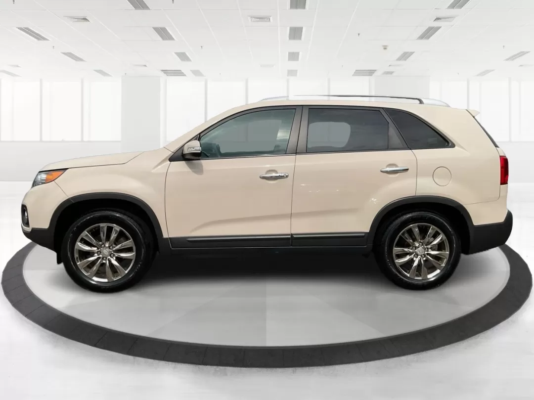 2011 Kia Sorento EX (5XYKU4A11BG) with an 2.4L I-4 DOHC engine, located at 880 E. National Road, Vandalia, OH, 45377, (937) 908-9800, 39.891918, -84.183594 - Are you ready to elevate your family's adventures while keeping comfort and safety at the forefront? Look no further than this 2011 Kia Sorento EX, available now at Advantage Car and Credit, your trusted Buy Here Pay Here dealership located at 1184 Kauffman Ave, Fairborn, OH 45324. With guaranteed a - Photo#5