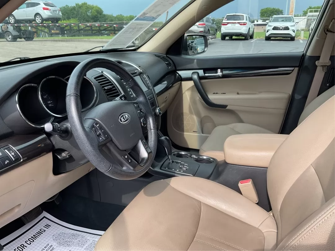 2011 Kia Sorento EX (5XYKU4A11BG) with an 2.4L I-4 DOHC engine, located at 880 E. National Road, Vandalia, OH, 45377, (937) 908-9800, 39.891918, -84.183594 - Are you ready to elevate your family's adventures while keeping comfort and safety at the forefront? Look no further than this 2011 Kia Sorento EX, available now at Advantage Car and Credit, your trusted Buy Here Pay Here dealership located at 1184 Kauffman Ave, Fairborn, OH 45324. With guaranteed a - Photo#9