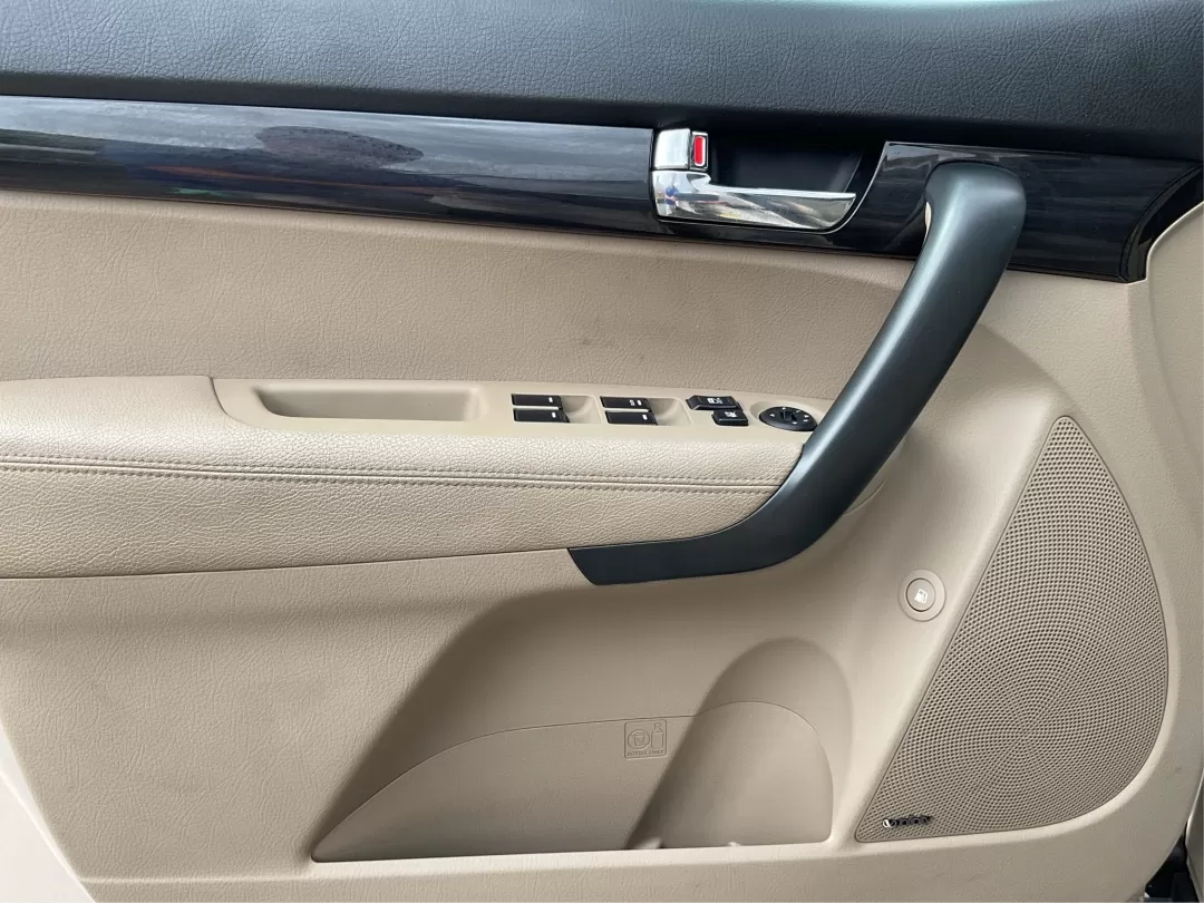 2011 Kia Sorento EX (5XYKU4A11BG) with an 2.4L I-4 DOHC engine, located at 880 E. National Road, Vandalia, OH, 45377, (937) 908-9800, 39.891918, -84.183594 - Are you ready to elevate your family's adventures while keeping comfort and safety at the forefront? Look no further than this 2011 Kia Sorento EX, available now at Advantage Car and Credit, your trusted Buy Here Pay Here dealership located at 1184 Kauffman Ave, Fairborn, OH 45324. With guaranteed a - Photo#18