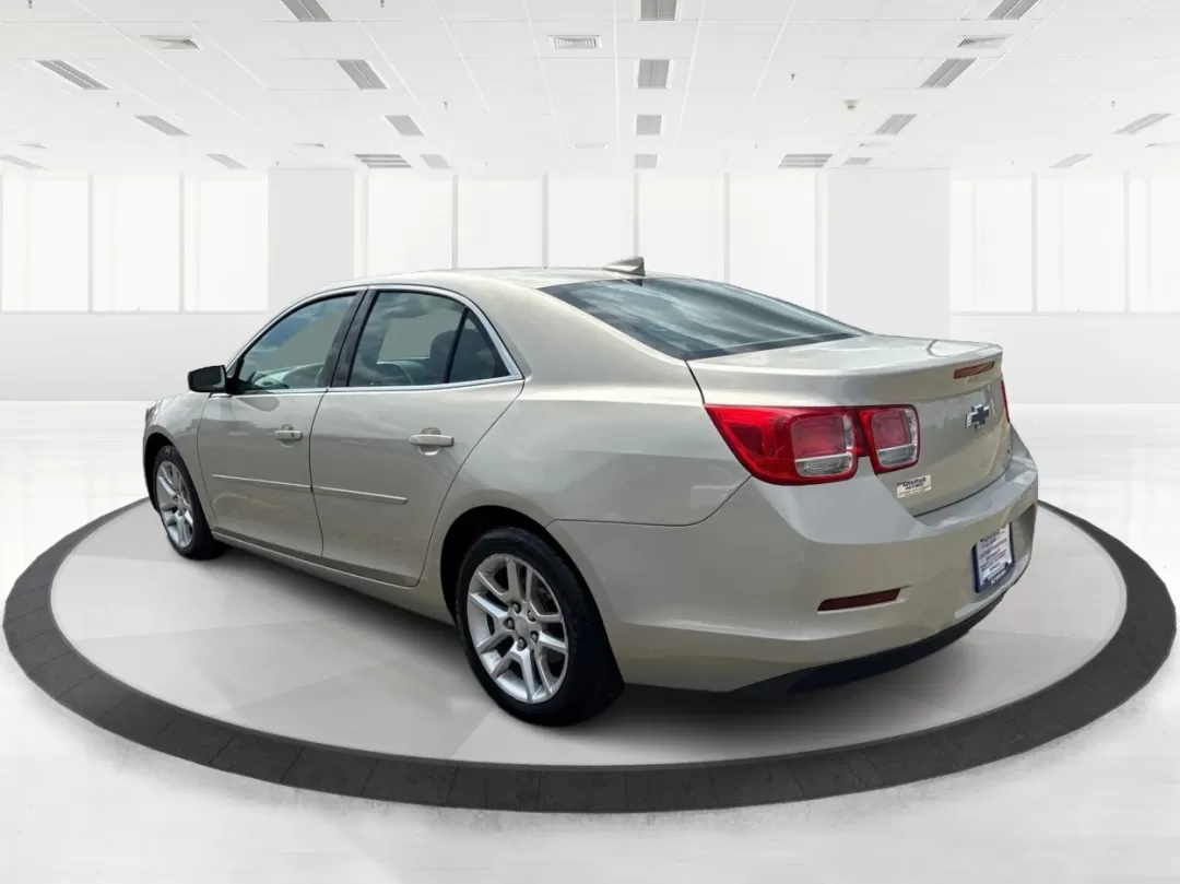 2015 Chevrolet Malibu 1LT (1G11C5SL5FF) with an ECOTEC 2.5L I-4 gasoline direct injection engine, located at 880 E. National Road, Vandalia, OH, 45377, (937) 908-9800, 39.891918, -84.183594 - Are you in the market for a reliable sedan that's perfect for daily commutes and weekend getaways alike? Look no further than this stunning 2015 Chevrolet Malibu 1LT, available now at Advantage Car and Credit in Fairborn, OH. This vehicle is not just a car; it's a lifestyle upgrade designed for budg - Photo#4