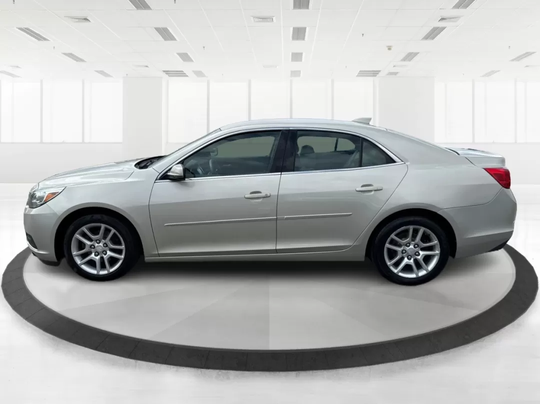 2015 Chevrolet Malibu 1LT (1G11C5SL5FF) with an ECOTEC 2.5L I-4 gasoline direct injection engine, located at 880 E. National Road, Vandalia, OH, 45377, (937) 908-9800, 39.891918, -84.183594 - Are you in the market for a reliable sedan that's perfect for daily commutes and weekend getaways alike? Look no further than this stunning 2015 Chevrolet Malibu 1LT, available now at Advantage Car and Credit in Fairborn, OH. This vehicle is not just a car; it's a lifestyle upgrade designed for budg - Photo#5