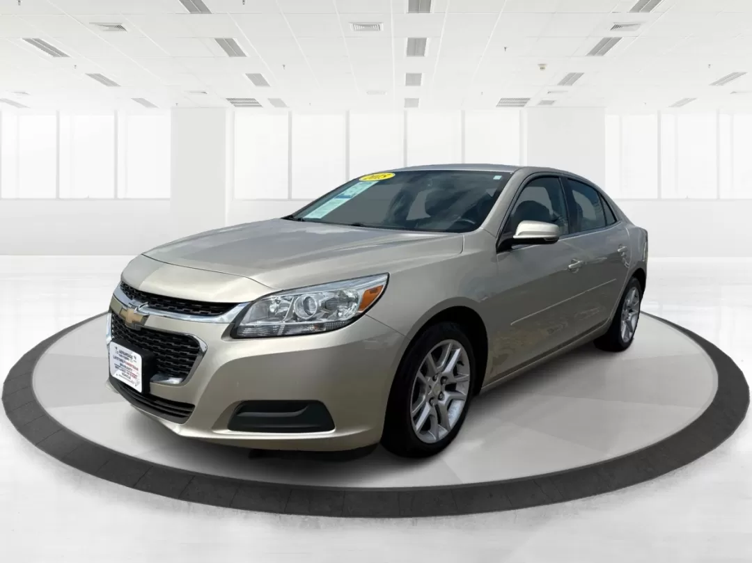 2015 Chevrolet Malibu 1LT (1G11C5SL5FF) with an ECOTEC 2.5L I-4 gasoline direct injection engine, located at 880 E. National Road, Vandalia, OH, 45377, (937) 908-9800, 39.891918, -84.183594 - Are you in the market for a reliable sedan that's perfect for daily commutes and weekend getaways alike? Look no further than this stunning 2015 Chevrolet Malibu 1LT, available now at Advantage Car and Credit in Fairborn, OH. This vehicle is not just a car; it's a lifestyle upgrade designed for budg - Photo#8