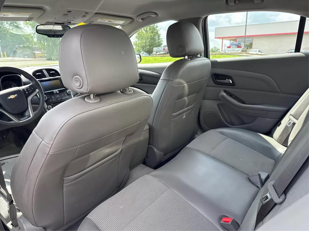 2015 Chevrolet Malibu 1LT (1G11C5SL5FF) with an ECOTEC 2.5L I-4 gasoline direct injection engine, located at 880 E. National Road, Vandalia, OH, 45377, (937) 908-9800, 39.891918, -84.183594 - Are you in the market for a reliable sedan that's perfect for daily commutes and weekend getaways alike? Look no further than this stunning 2015 Chevrolet Malibu 1LT, available now at Advantage Car and Credit in Fairborn, OH. This vehicle is not just a car; it's a lifestyle upgrade designed for budg - Photo#10