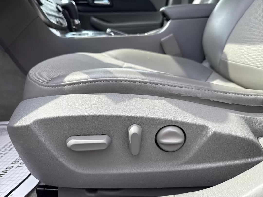 2015 Chevrolet Malibu 1LT (1G11C5SL5FF) with an ECOTEC 2.5L I-4 gasoline direct injection engine, located at 880 E. National Road, Vandalia, OH, 45377, (937) 908-9800, 39.891918, -84.183594 - Are you in the market for a reliable sedan that's perfect for daily commutes and weekend getaways alike? Look no further than this stunning 2015 Chevrolet Malibu 1LT, available now at Advantage Car and Credit in Fairborn, OH. This vehicle is not just a car; it's a lifestyle upgrade designed for budg - Photo#18