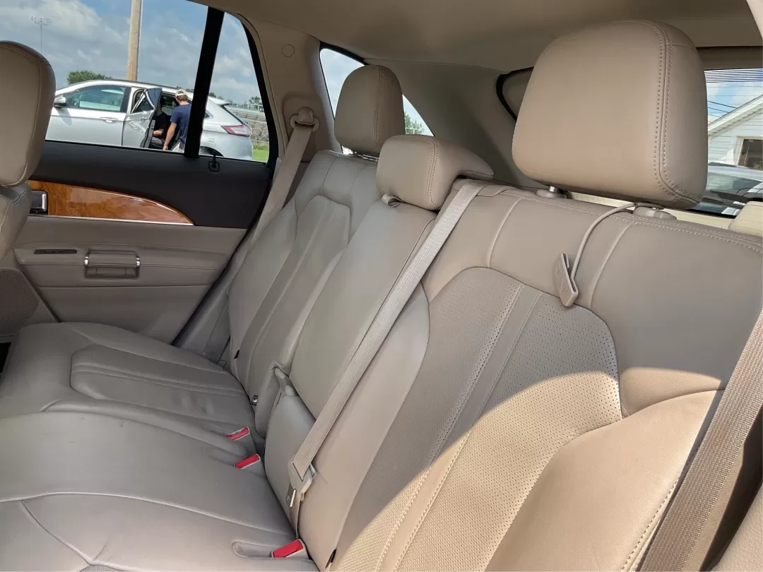 2015 Lincoln MKX Base (2LMDJ6JK7FB) with an Other engine, located at 1184 Kauffman Ave, Fairborn, OH, 45324, (937) 908-9800, 39.807072, -84.030914 - ### Luxurious Comfort Awaits: 2015 Lincoln MKX at Advantage Car and Credit<br /> <br /> Are you searching for a vehicle that effortlessly combines style, comfort, and performance? Look no further! The 2015 Lincoln MKX is perfect for growing families and individuals who appreciate the finer things in - Photo#10