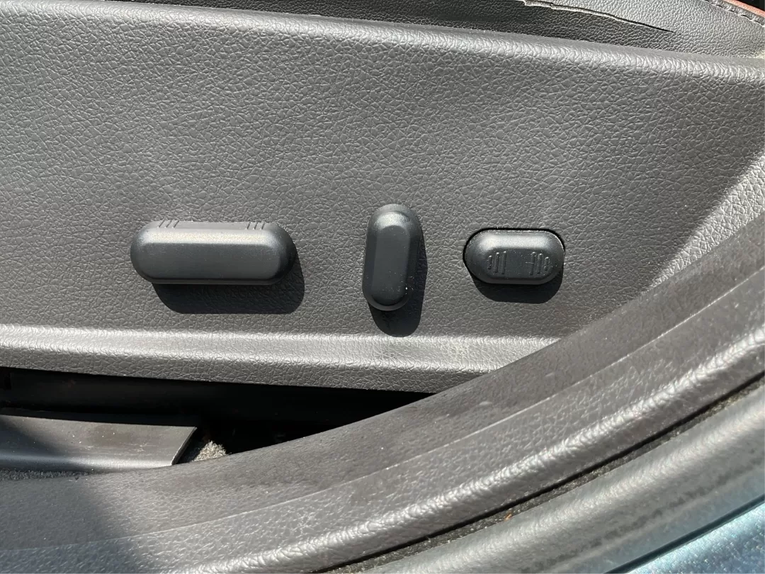 2011 Lincoln MKZ Base (3LNHL2GC1BR) with an Other engine, located at 401 Woodman Dr, Riverside, OH, 45431, (937) 908-9800, 39.760899, -84.123421 - ### Discover Luxury and Comfort with the 2011 Lincoln MKZ at Advantage Car and Credit<br /> <br /> Are you in search of a vehicle that effortlessly combines style, comfort, and reliability? The 2011 Lincoln MKZ is your perfect match! Whether you're commuting to work, taking the kids to school, or pl - Photo#18
