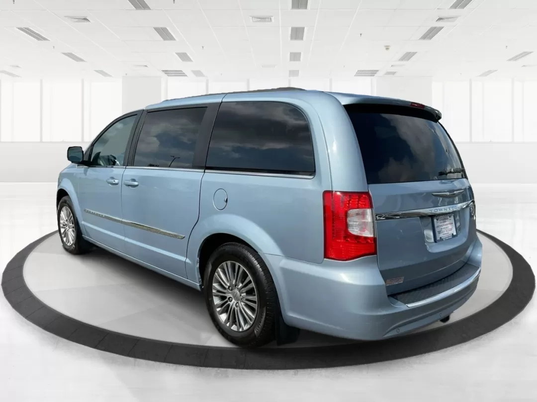 2013 Chrysler Town and Country Touring-L (2C4RC1CG5DR) with an Pentastar 3.6L V-6 DOHC engine, located at 1099 N County Rd 25A , Troy, OH, 45373, (937) 908-9800, 40.057079, -84.212883 - **Drive Family Adventures in the 2013 Chrysler Town and Country Touring-L Your Perfect Companion for Fun and Functionality!**<br /> <br /> Are you searching for the ideal vehicle to accommodate your growing family or enhance your daily commutes? Look no further than the stunning 2013 Chrysler Tow - Photo#4