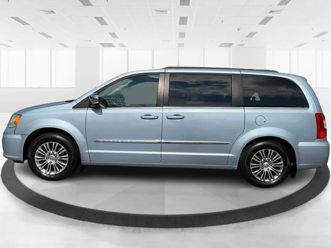 2013 Chrysler Town and Country Touring-L (2C4RC1CG5DR) with an Pentastar 3.6L V-6 DOHC engine, located at 1099 N County Rd 25A , Troy, OH, 45373, (937) 908-9800, 40.057079, -84.212883 - **Drive Family Adventures in the 2013 Chrysler Town and Country Touring-L Your Perfect Companion for Fun and Functionality!**<br /> <br /> Are you searching for the ideal vehicle to accommodate your growing family or enhance your daily commutes? Look no further than the stunning 2013 Chrysler Tow - Photo#5