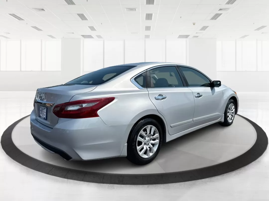 2018 Nissan Altima 2.5 S (1N4AL3AP5JC) with an 2.5L I-4 DOHC engine, located at 1230 East Main St, Xenia, OH, 45385, (937) 908-9800, 39.688026, -83.910172 - Photo#2