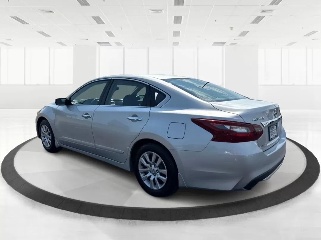 2018 Nissan Altima 2.5 S (1N4AL3AP5JC) with an 2.5L I-4 DOHC engine, located at 1230 East Main St, Xenia, OH, 45385, (937) 908-9800, 39.688026, -83.910172 - Photo#4