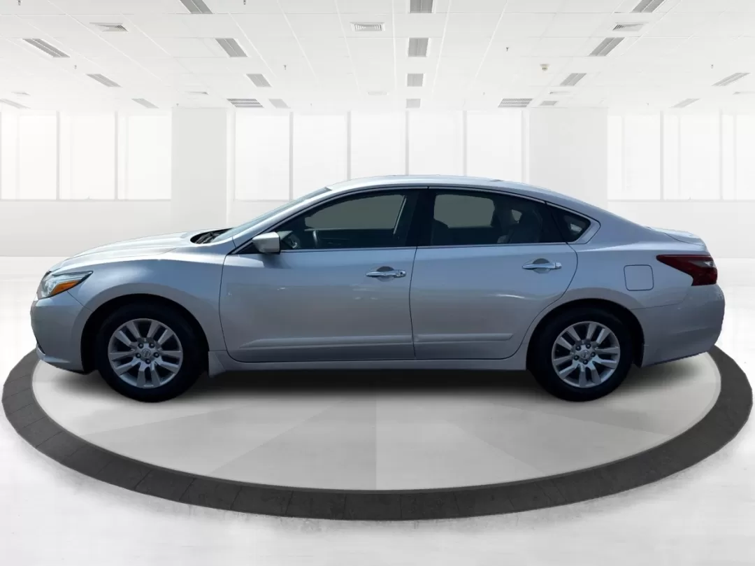 2018 Nissan Altima 2.5 S (1N4AL3AP5JC) with an 2.5L I-4 DOHC engine, located at 1230 East Main St, Xenia, OH, 45385, (937) 908-9800, 39.688026, -83.910172 - Photo#5