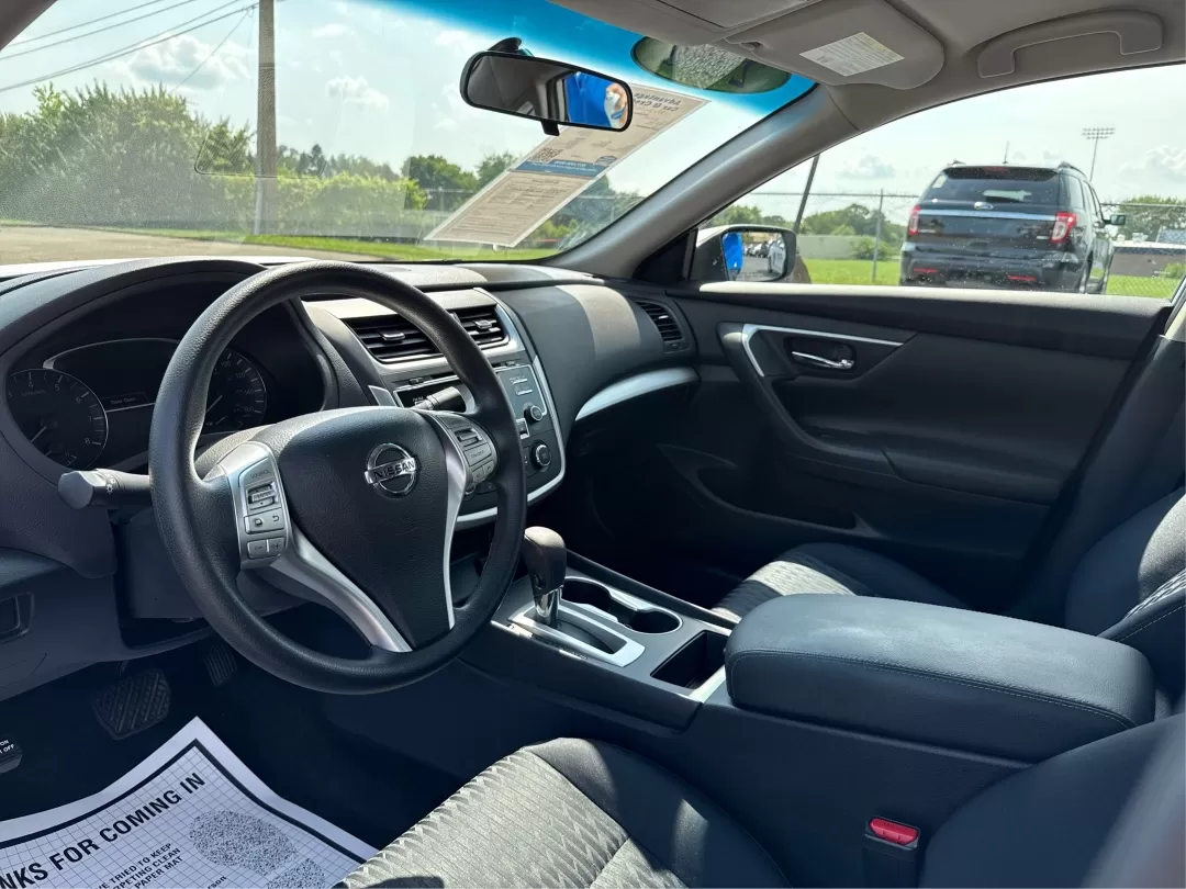 2018 Nissan Altima 2.5 S (1N4AL3AP5JC) with an 2.5L I-4 DOHC engine, located at 1230 East Main St, Xenia, OH, 45385, (937) 908-9800, 39.688026, -83.910172 - Photo#9