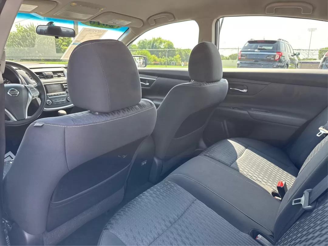 2018 Nissan Altima 2.5 S (1N4AL3AP5JC) with an 2.5L I-4 DOHC engine, located at 1230 East Main St, Xenia, OH, 45385, (937) 908-9800, 39.688026, -83.910172 - Photo#10