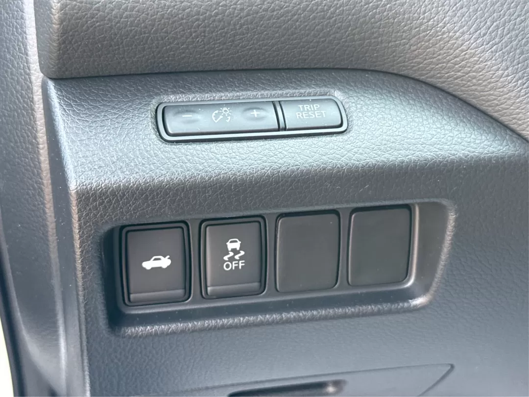 2018 Nissan Altima 2.5 S (1N4AL3AP5JC) with an 2.5L I-4 DOHC engine, located at 1230 East Main St, Xenia, OH, 45385, (937) 908-9800, 39.688026, -83.910172 - Photo#17