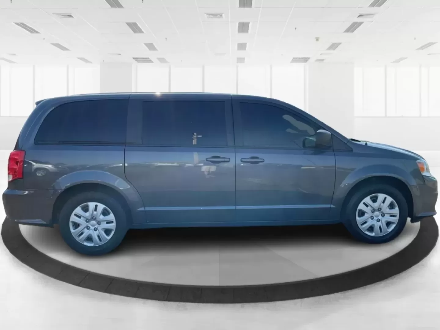 2018 Dodge Grand Caravan SE (2C4RDGBG5JR) with an Pentastar 3.6L V-6 DOHC engine, located at 880 E. National Road, Vandalia, OH, 45377, (937) 908-9800, 39.891918, -84.183594 - **Explore the Open Road in Style with the 2018 Dodge Grand Caravan Perfect for Families on the Go!**<br /> <br /> Are you searching for a reliable vehicle that caters to your family's needs while offering comfort and versatility? Look no further than the 2018 Dodge Grand Caravan SE, available now a - Photo#1